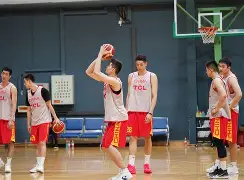 中国男篮打韩国易建联怒吼